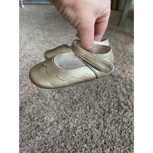 Felix & Flora Toddler Girl Sz. 4 (120) Gold Mary Jane Shoe. Great Pair - Picture 4 of 9